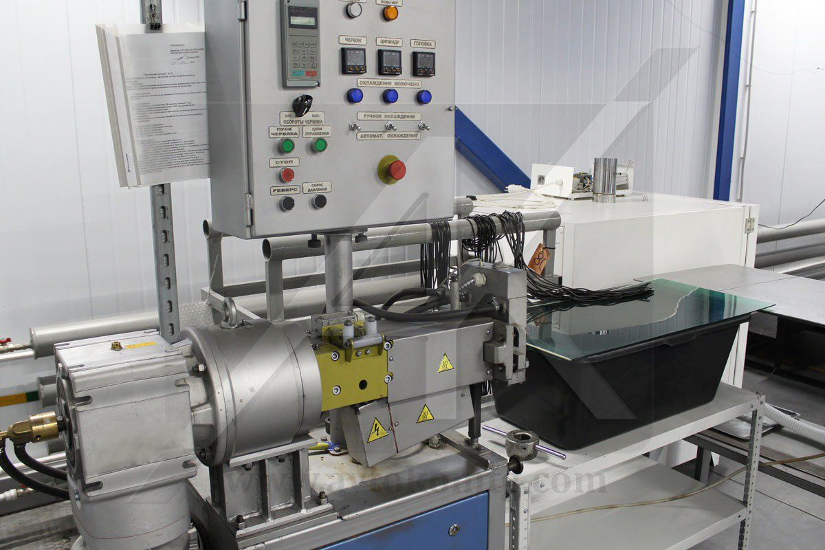 Syringe-machine, extruder Syringe-machine, extruder