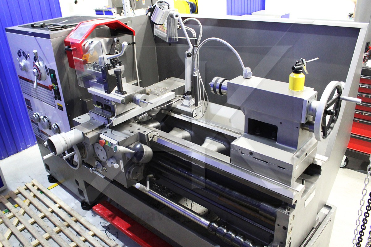 Universal turning screw cutter for large diameter workpieces Universal turning screw cutter for large diameter workpieces