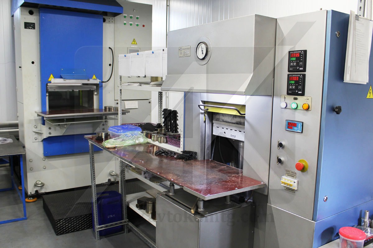 Hydraulic vulcanizing press Hydraulic vulcanizing press